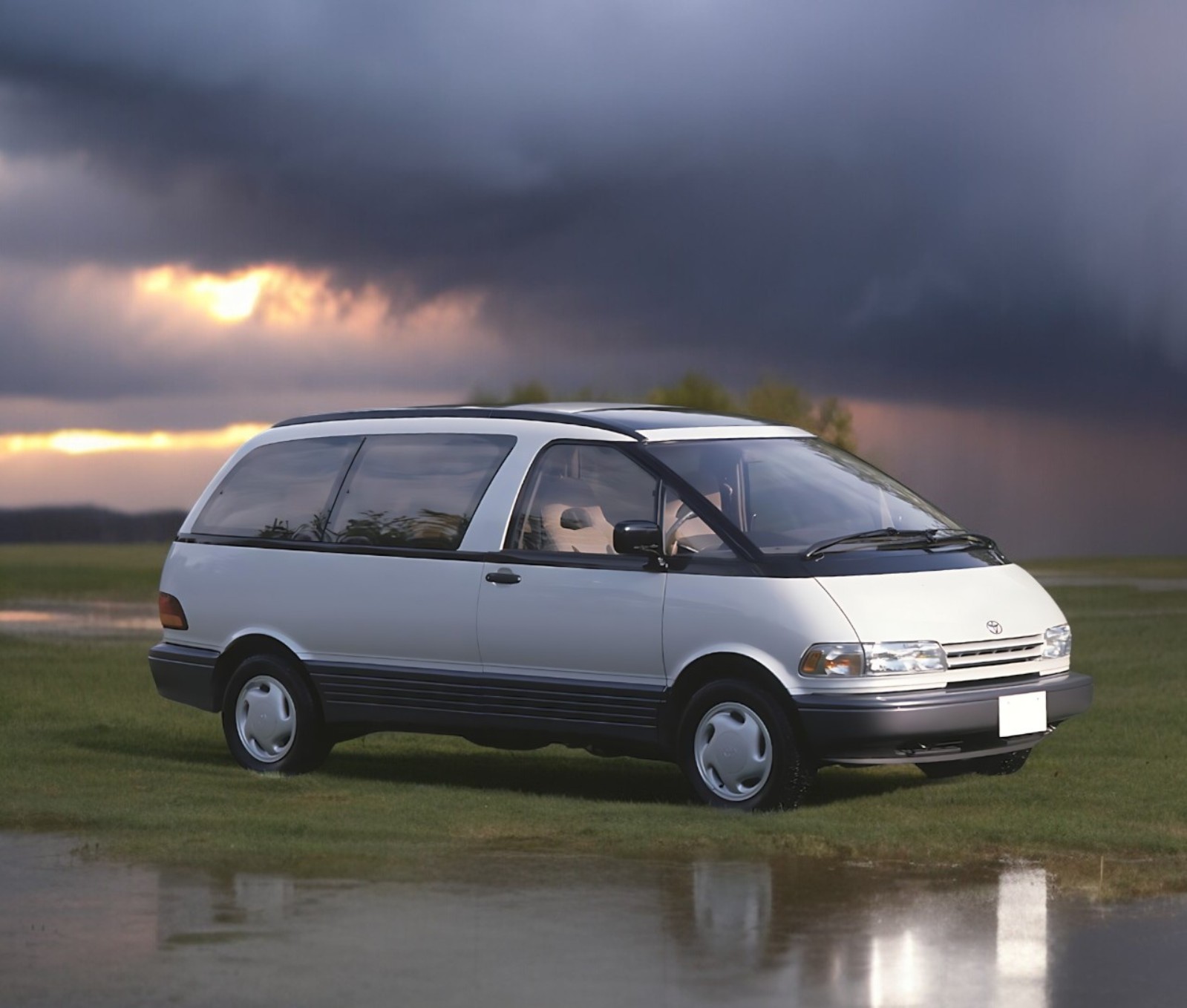 RHD Toyota Estima (Previa) in white from right front side